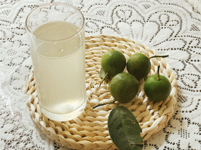 Nước chanh bổ sung nước, citrate, hỗ trợ ngăn ngừa sỏi thận và thúc đẩy thận đào thải độc tố. Ảnh: Bảo Bảo
