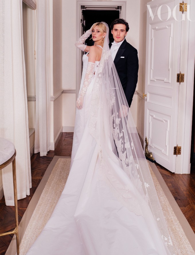 Brooklyn Beckham và Nicola Peltz trong lễ cưới năm 2022 tại Florida. Ảnh: Vogue