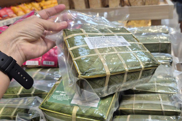 Bánh chưng đang bán ở siêu thị