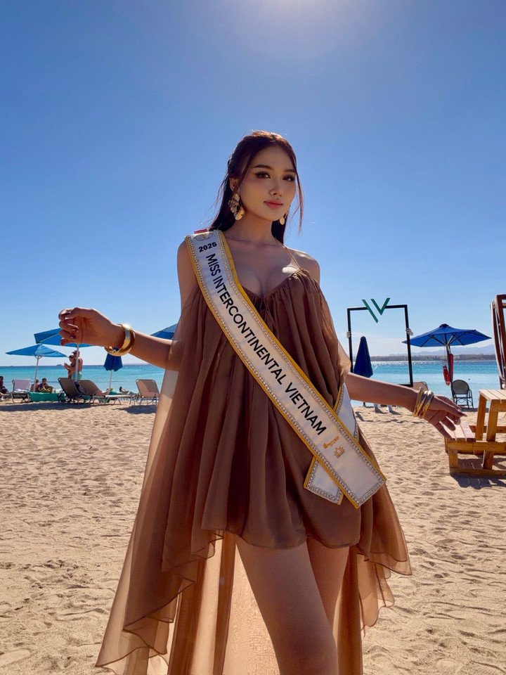 Trong 2 tuần tham gia Miss Intercontinental 2025, Á hậu Thu Ngân luôn duy trì phong độ ổn định cùng nguồn năng lượng dồi dào. Cô liên tục nhận được lời khen từ người hâm mộ sắc đẹp.