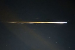 Vật thể "rơi tự do" từ vũ trụ gây tiếng nổ siêu thanh