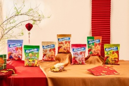 Giới trẻ háo hức “xé túi mù”, gieo quẻ đầu năm cùng bộ quà Tết sáng tạo từ Perfetti Van Melle