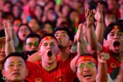 Người hâm mộ vỡ oà U23 Việt Nam thắng Hàn Quốc ở loạt luân lưu