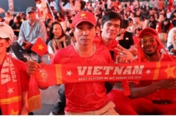 Người hâm mộ TP.HCM xuống đường cổ vũ U23 Việt Nam quyết đấu U23 Hàn Quốc