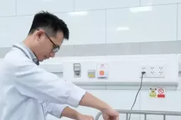 Bé trai mới 9 tuổi đã bị đột quỵ, bác sĩ cảnh báo dấu hiệu bất thường