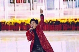 Tùng Dương, Hồng Nhung ấn tượng ở đêm nghệ thuật 'Dưới lá cờ vẻ vang của Đảng'