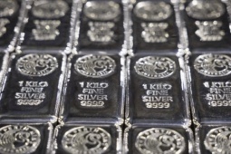 Giá bạc tăng nóng, lãi 4 triệu chỉ sau một ngày: Nhà đầu tư có nên 'đu đỉnh'?