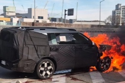 Hyundai SantaFe thế hệ mới bốc cháy khi đang chạy thử