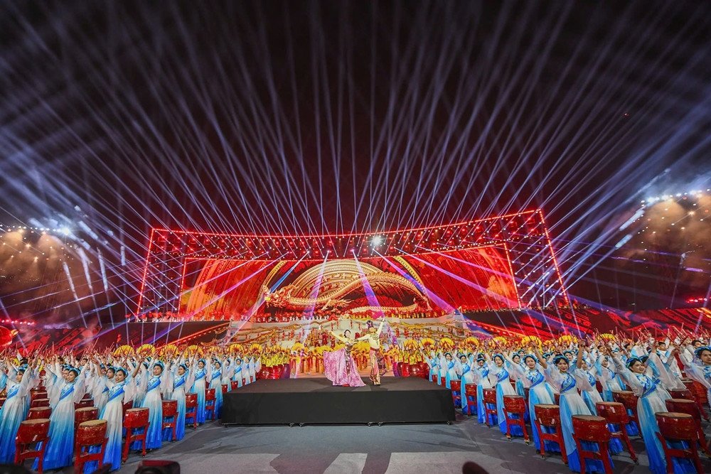 Sân vận động Mỹ Đình rực rỡ tối 23/1.