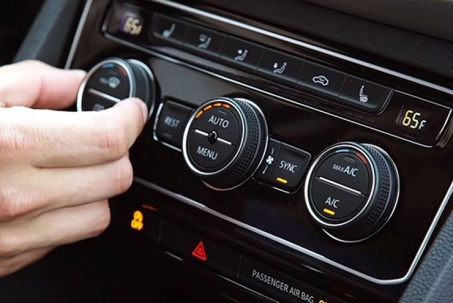 Giữ nhiệt độ điều hòa ô tô bao nhiêu để lái xe an toàn mùa đông?