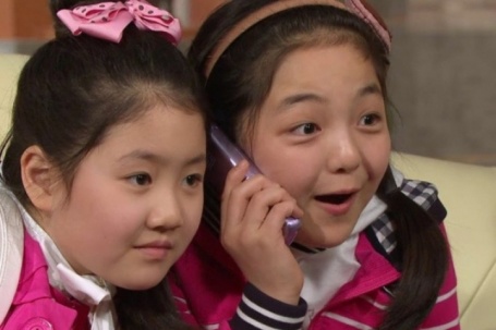 Cuộc sống trái ngược của 2 sao nhí đình đám trong phim  ' Gia đình là số một ' 