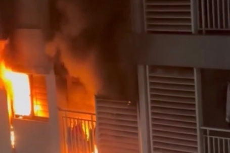 Vụ cháy căn hộ chung cư Ehomes: Người mẹ hôn mê sâu, 2 con nhỏ chuyển viện