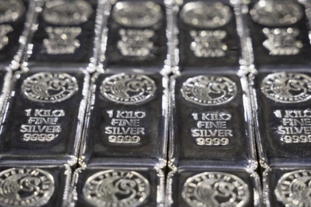 Giá bạc tăng nóng, lãi 4 triệu chỉ sau một ngày: Nhà đầu tư có nên 'đu đỉnh'?