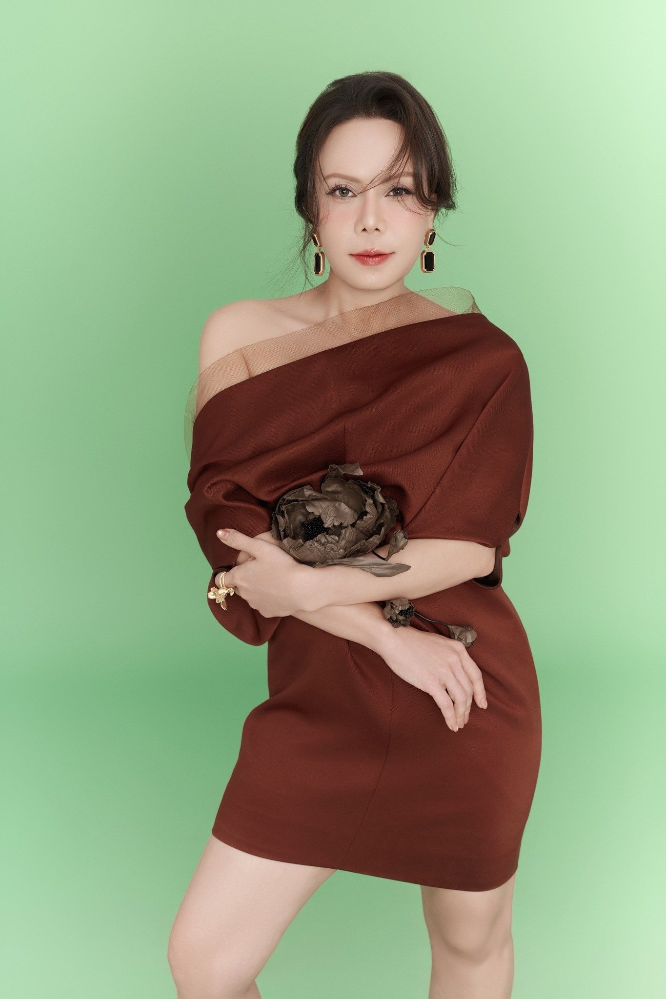 Việt Hương bền bỉ làm nghề, giữ được hào quang ở tuổi trung niên.&nbsp;