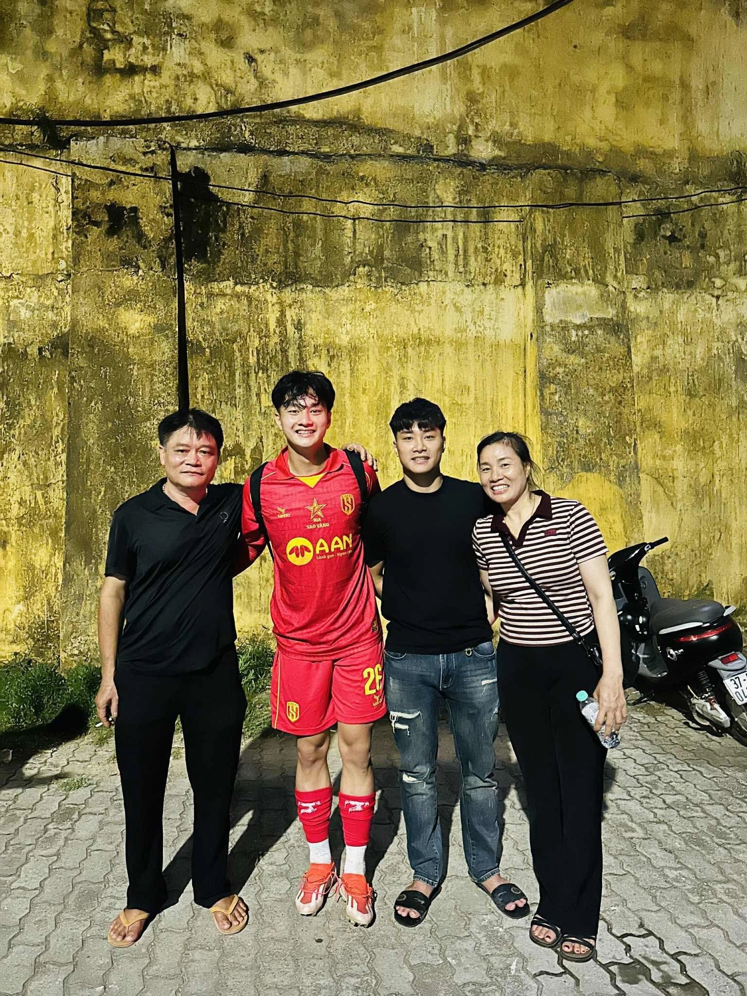 Hiện tại, Văn Bình khoác áo CLB Sông Lam Nghệ An và là một trong hai cầu thủ quê Diễn Châu (cùng tiền đạo Nguyễn Đình Bắc) góp mặt trong đội hình U23 Việt Nam dự giải tại Arab Saudi.