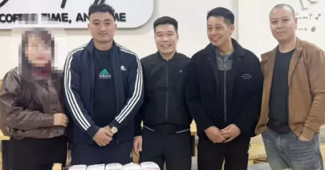 Phát hiện bao tải chứa 1 tỷ đồng ở ven đường