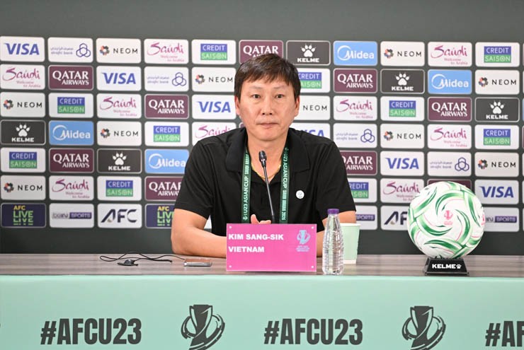 Họp báo U23 Việt Nam - U23 Hàn Quốc: Thầy Kim thông cảm cho thẻ đỏ của Đình Bắc, cảm ơn học trò - 1