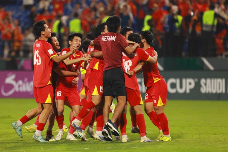 Báo Hàn sốc vì U23 Việt Nam thắng với chỉ 10 người, tâm phục khẩu phục HLV Kim Sang Sik - 1