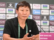 Họp báo U23 Việt Nam - U23 Hàn Quốc: Thầy Kim thông cảm cho thẻ đỏ của Đình Bắc, cảm ơn học trò