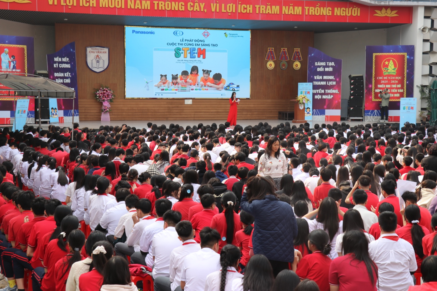 Trải qua hai mùa giải, cuộc thi “Cùng em sáng tạo STEM” đã trở thành sân chơi thường niên bổ ích dành cho các em học sinh thỏa sức vận dụng và sáng tạo cùng kiến thức STEM