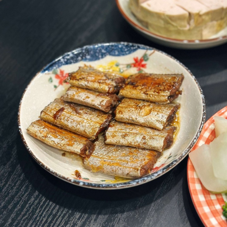 Mẹo nấu ăn: Chiên đồ không bắn dầu: Cho một nhúm muối vào chảo dầu trước khi chiên, dầu lắng lại và ít bắn hơn hẳn.