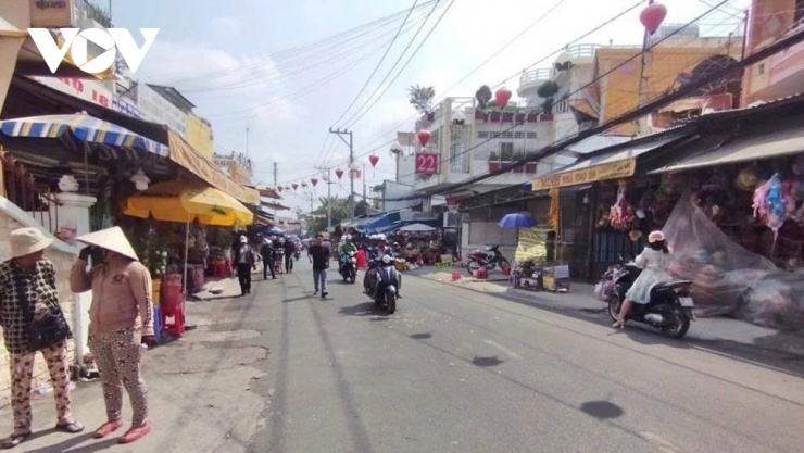 Đảm bảo mỹ quan và trật tự giao thương tại khu vực Miếu Bà Chúa Xứ.