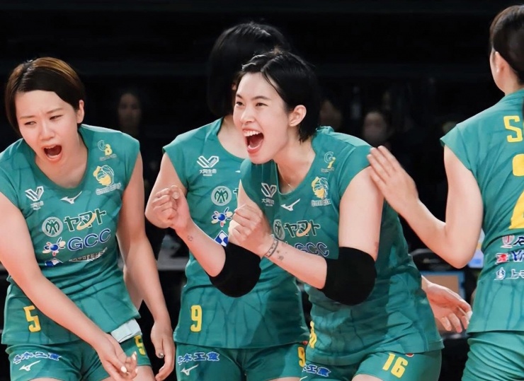 Thanh Thúy cùng các đồng đội tìm lại niềm vui chiến thắng sau 3 trận thua liên tiếp.