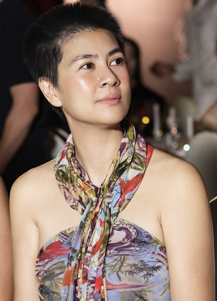 Diện mạo khác lạ của Kim Thư ở tuổi U50 - 1