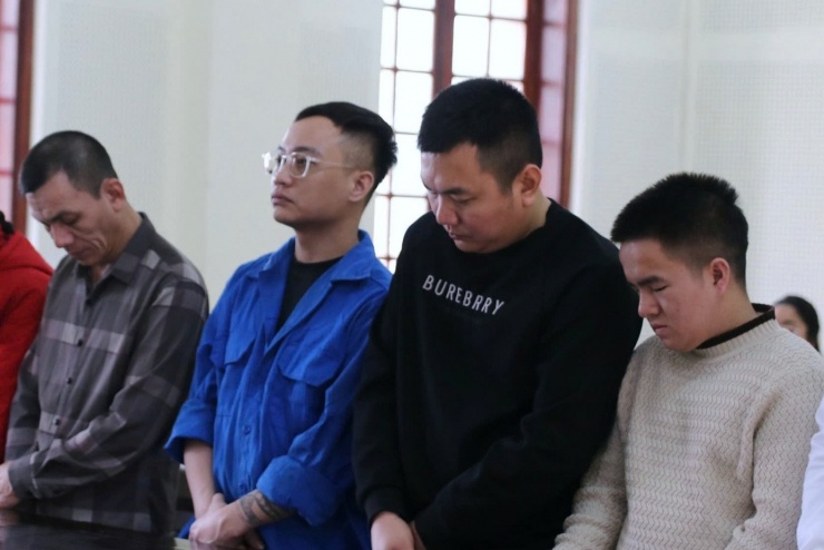 Bị cáo Vũ Trung Kiên (áo xanh) tại tòa.