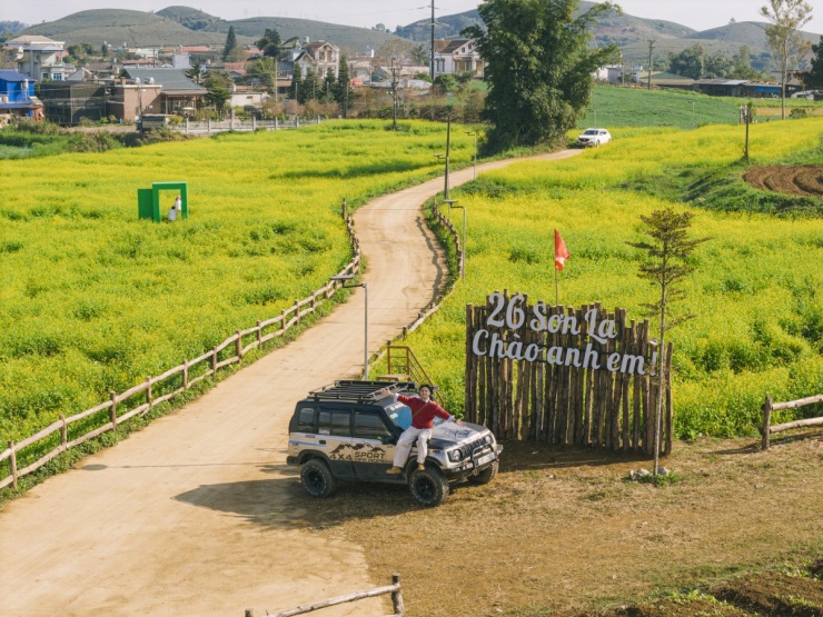 Hoa cải nhuộm vàng các cánh đồng ở Mộc Châu - 2