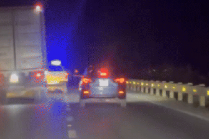 CLIP: Truy đuổi xe tải chở thuốc lá nhập lậu lớn nhất từ trước đến nay ở Quảng Trị