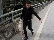 Tài xế kể khoảnh khắc nhặt bao tải tiền gần một tỷ đồng trên cao tốc