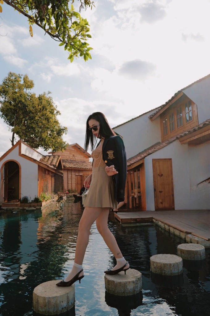 Lệ Quyên đăng ảnh mới và cho biết đang thấy hạnh phúc đong đầy khi cảm nhận được niềm tin, sự tử tế xung quanh mình.