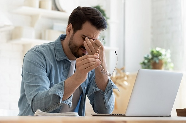 Ngủ ít, thất thường làm rối loạn nhịp sinh học, dễ làm tăng nguy cơ ung thư. Ảnh minh họa