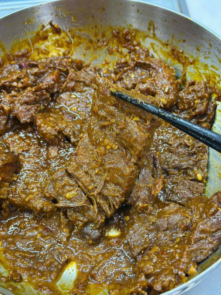 Sau khi ướp qua đêm mang đi sên bằng chảo.