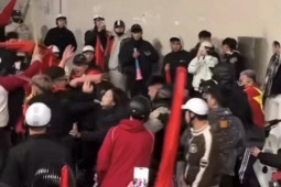 Bắt nhóm đối tượng sàm sỡ cô gái, tấn công người bạn trai khi "đi bão"