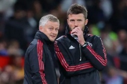 Tin mới nhất bóng đá trưa 25/1: Carrick nói chuyện với Solskjaer trước trận MU - Arsenal