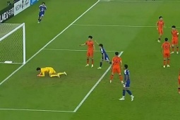 Loạt phản ứng 'dở khóc dở cười' của CĐV Trung Quốc khi đội nhà thua 0-4