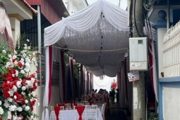 Mừng cưới hàng xóm 100 nghìn, người phụ nữ U60 nhận cái kết ê chề