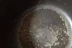 Có nên dùng tiếp nồi cơm điện khi lớp chống dính đã bị bong tróc?