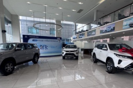 Cuối năm, nhiều hãng ô tô rơi vào cảnh không có xe để bán