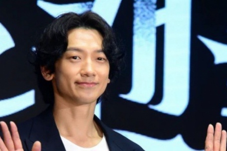 Ca sĩ Bi Rain xin lỗi người hâm mộ khiếm thính