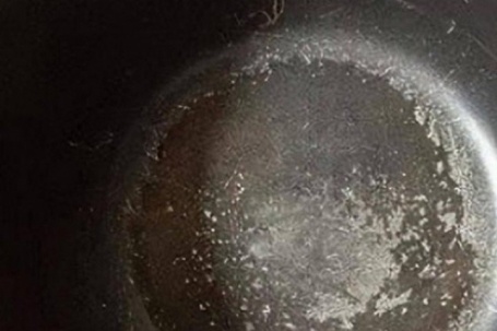 Có nên dùng tiếp nồi cơm điện khi lớp chống dính đã bị bong tróc?