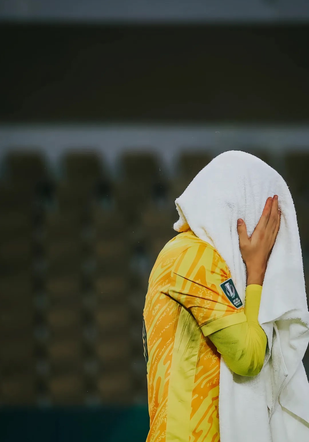 Thủ môn Li Hao bật khóc sau trận