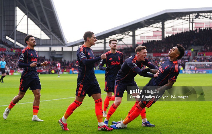 Nottingham Forest thắp sáng&nbsp;hy vọng trụ hạng bằng chiến thắng trước Brentford