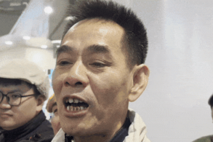 Bố trung vệ Hiểu Minh xúc động nói về chấn thương của con trai