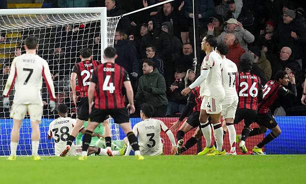 Bournemouth thắng ở phút bù giờ khiến Liverpool dễ rơi khỏi top 6