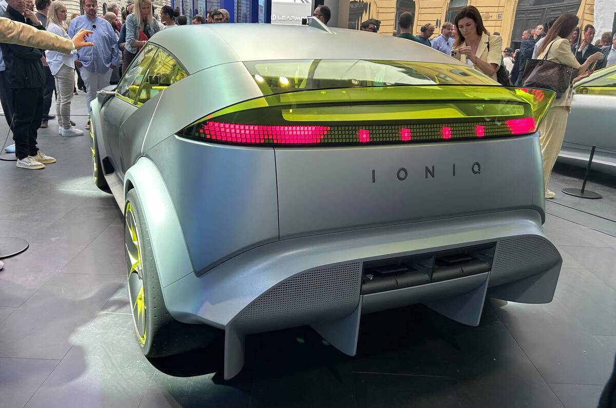 IONIQ 3 từng được hé lộ thông qua concept Concept Three tại Triển lãm ô tô Munich.