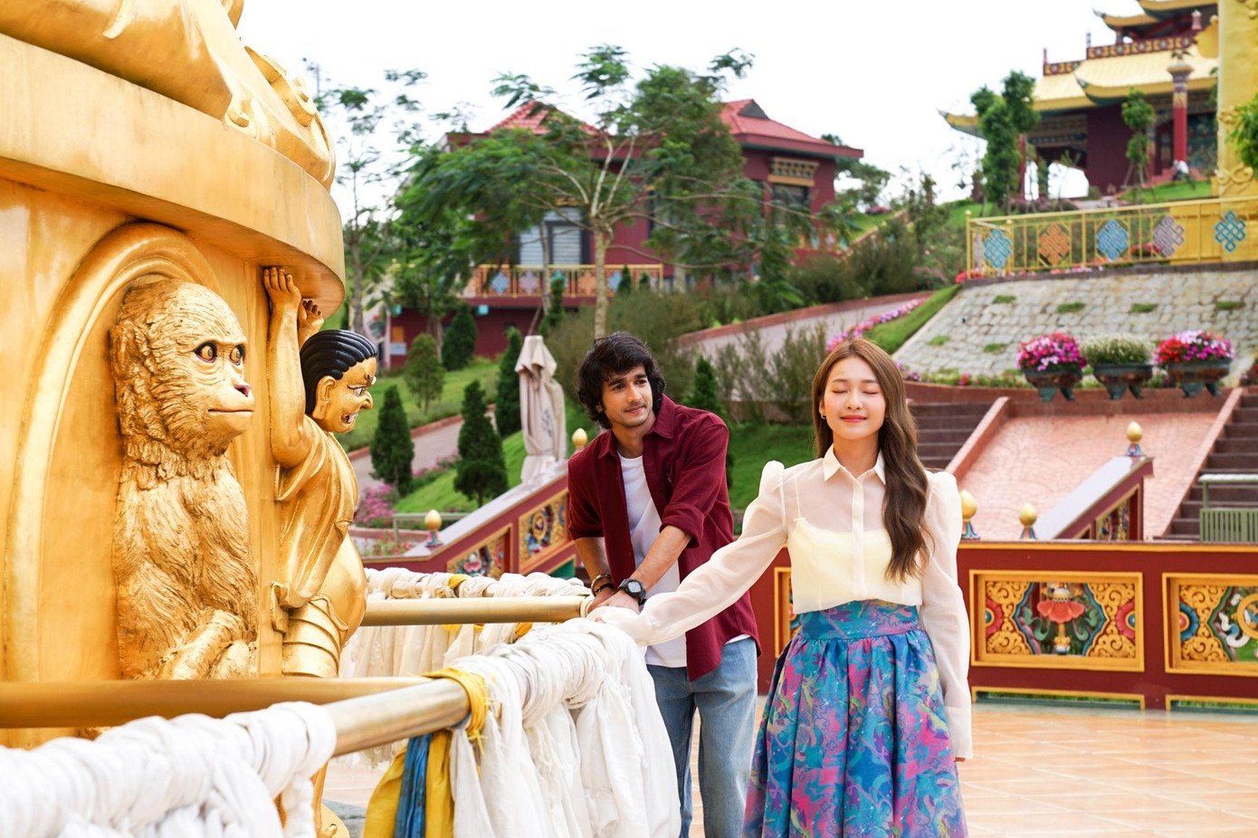 Cốt truyện yếu ớt đẩy phim vào tình cảnh ế vé.