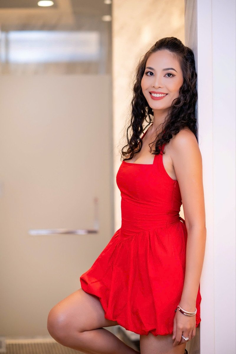 Hình ảnh Á hậu Ngân Hà ở tuổi 42.